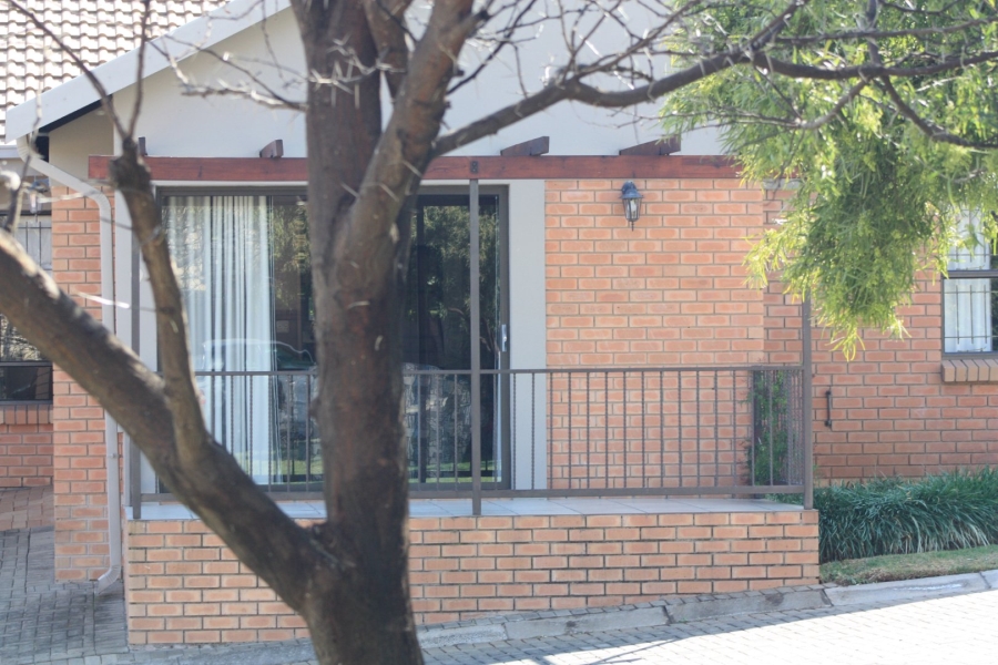 2 Bedroom Property for Sale in Langenhovenpark Free State